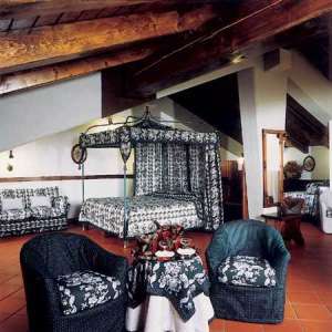 We are continually refining and adding to our portfolio of Nice Places to stay in Italy, so visit our site regularly to find somewhere just that little bit special. All our places to stay are presented with photos and descriptions taken and selected by us personally to give an impression as true to the reality as we can. All places are chosen by our team here in Italy for their combination of price, quality, charm and location. We work in partnership with family run hotels, guest houses and self-catering accommodations. This is NOT an unverified 'web portal' or online directory - we select only those places which we believe make excellent places to base a 1 week holiday or longer.